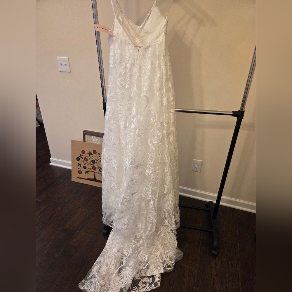 WEDDING DRESS - Picture 6 of 8